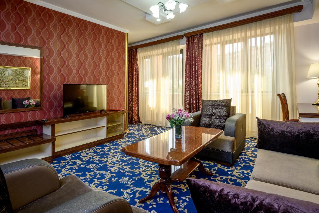 Royal Plaza By Stellar Hotels, Erévan Extérieur photo