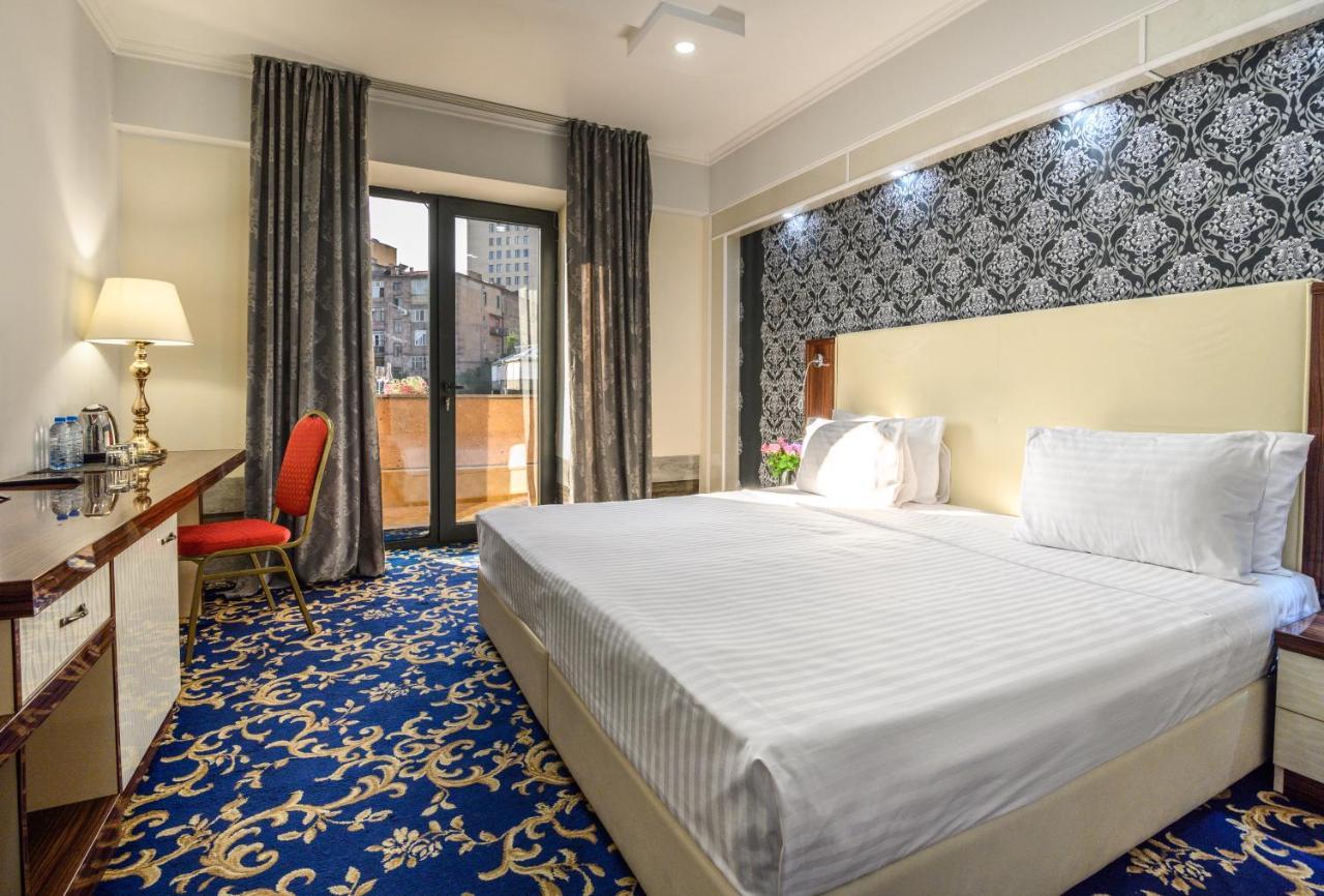 Royal Plaza By Stellar Hotels, Erévan Extérieur photo