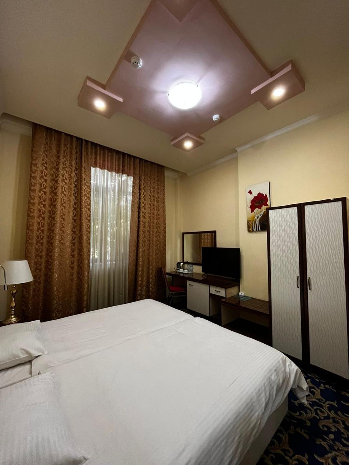 Royal Plaza By Stellar Hotels, Erévan Extérieur photo