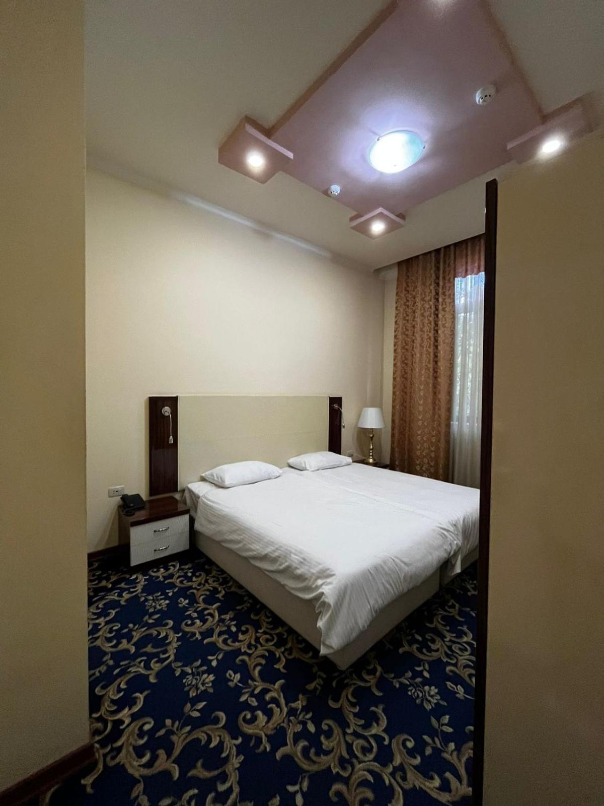 Royal Plaza By Stellar Hotels, Erévan Extérieur photo