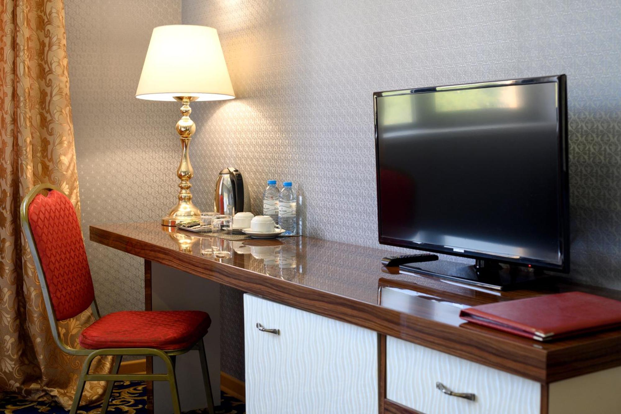 Royal Plaza By Stellar Hotels, Erévan Extérieur photo