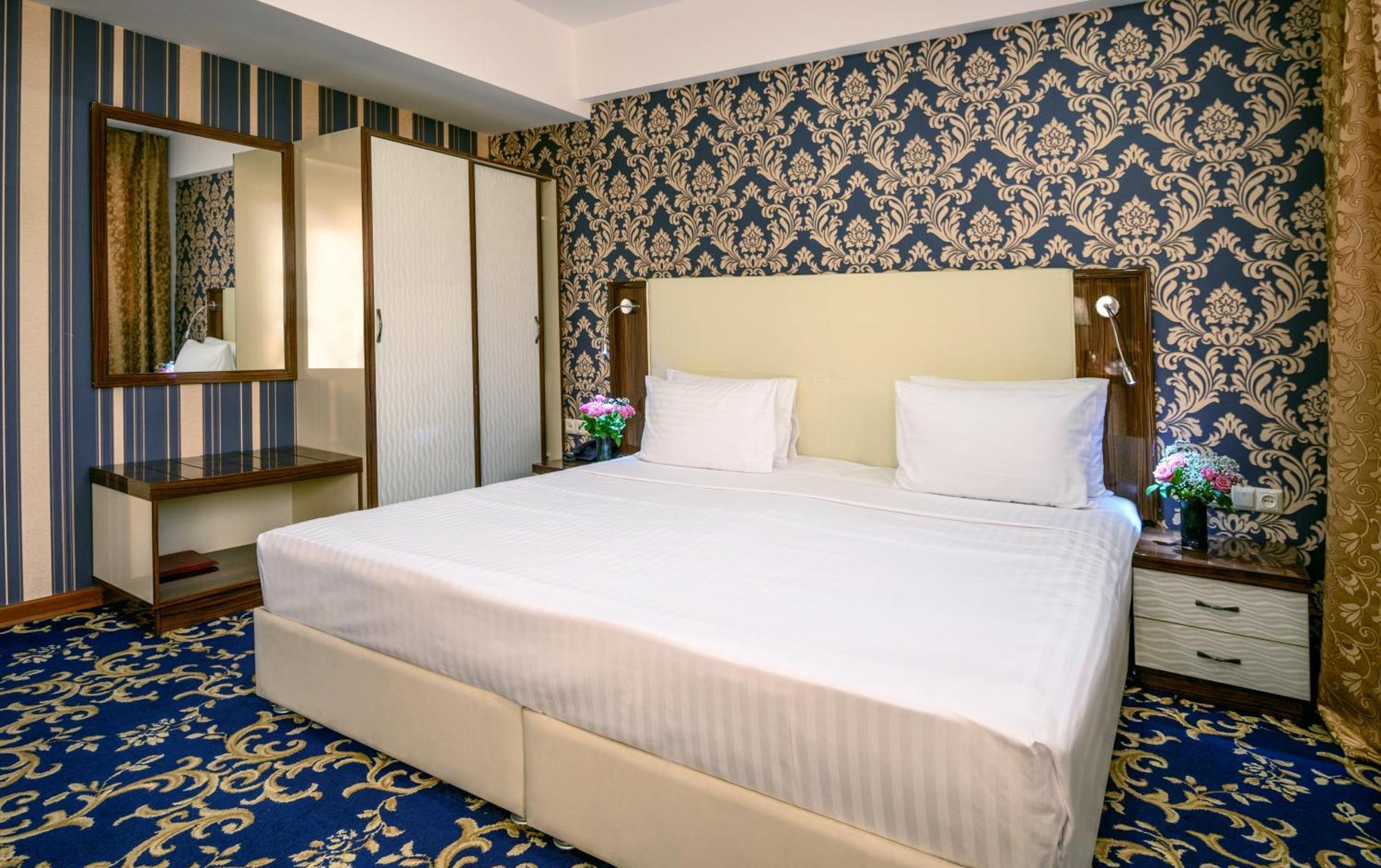 Royal Plaza By Stellar Hotels, Erévan Extérieur photo