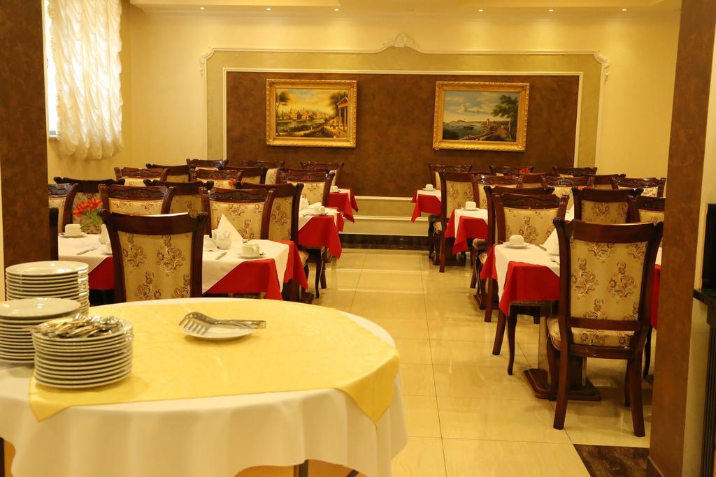 Royal Plaza By Stellar Hotels, Erévan Extérieur photo