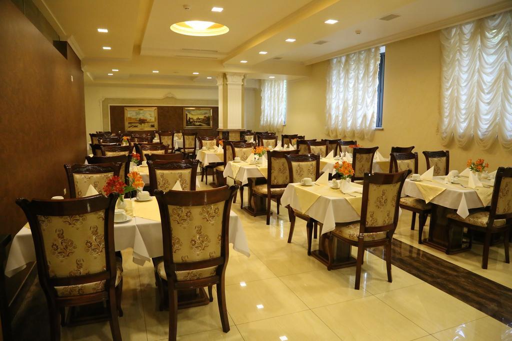 Royal Plaza By Stellar Hotels, Erévan Extérieur photo